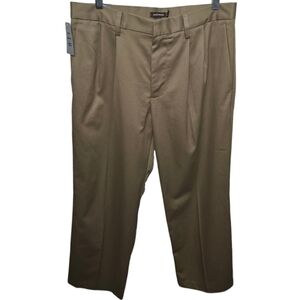 NWT Men's Dockers The Original Signature Khaki Classic Fit Pleated Pants
